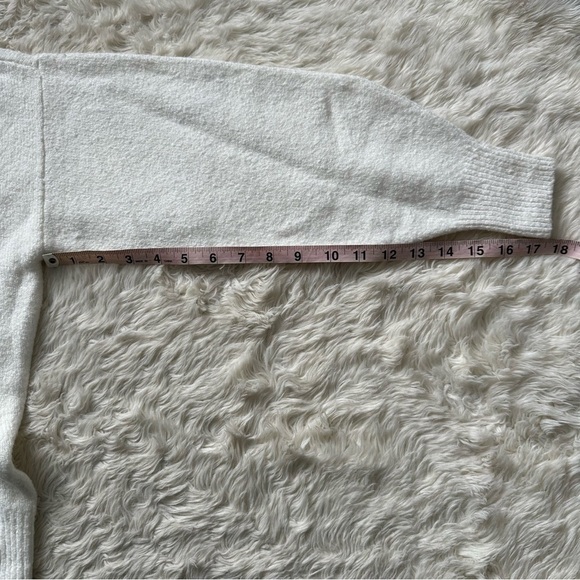 Madewell Wedged V-Neck Sweater Long Sleeve Slouchy Relaxed Winter White M NWT - Picture 12 of 12